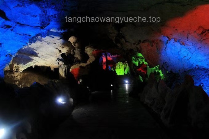 张家界溶洞清洁行动：旅游环保新趋势，2.7吨垃圾清运启示录